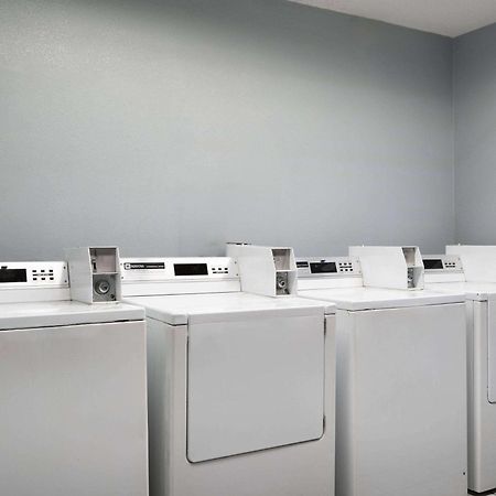 Отель Baymont By Wyndham Indianapolis East Экстерьер фото