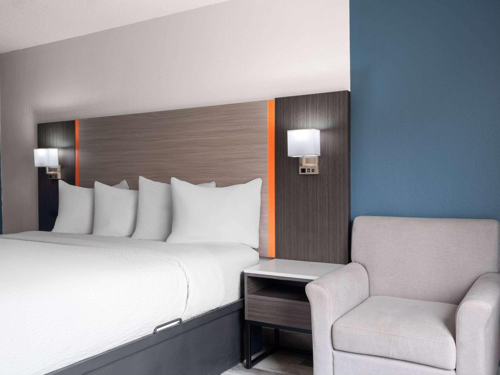 Отель Baymont By Wyndham Indianapolis East Экстерьер фото